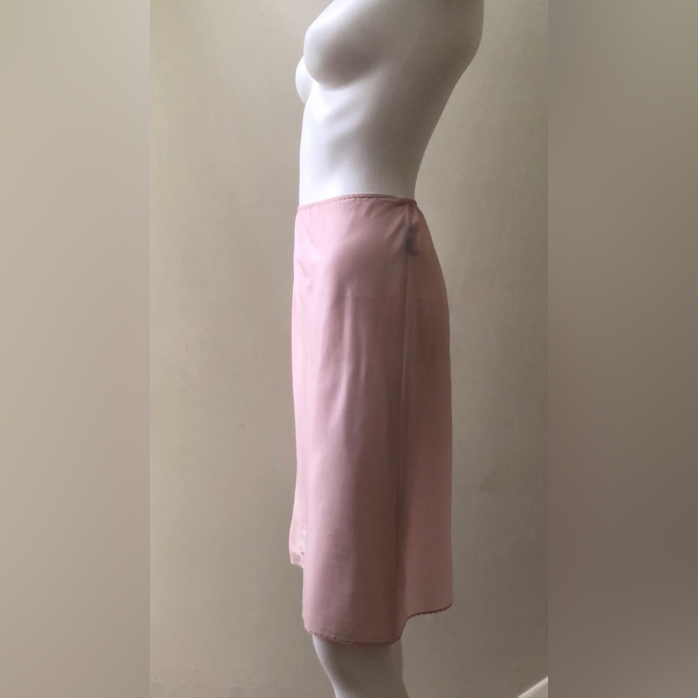 Natori. Neiman Marcus. Slip - Skirt. Lace detail. - Picture 3 of 5